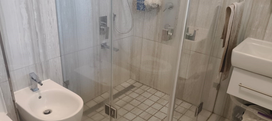 6 Bedroom Property for Sale in Cravenby Western Cape